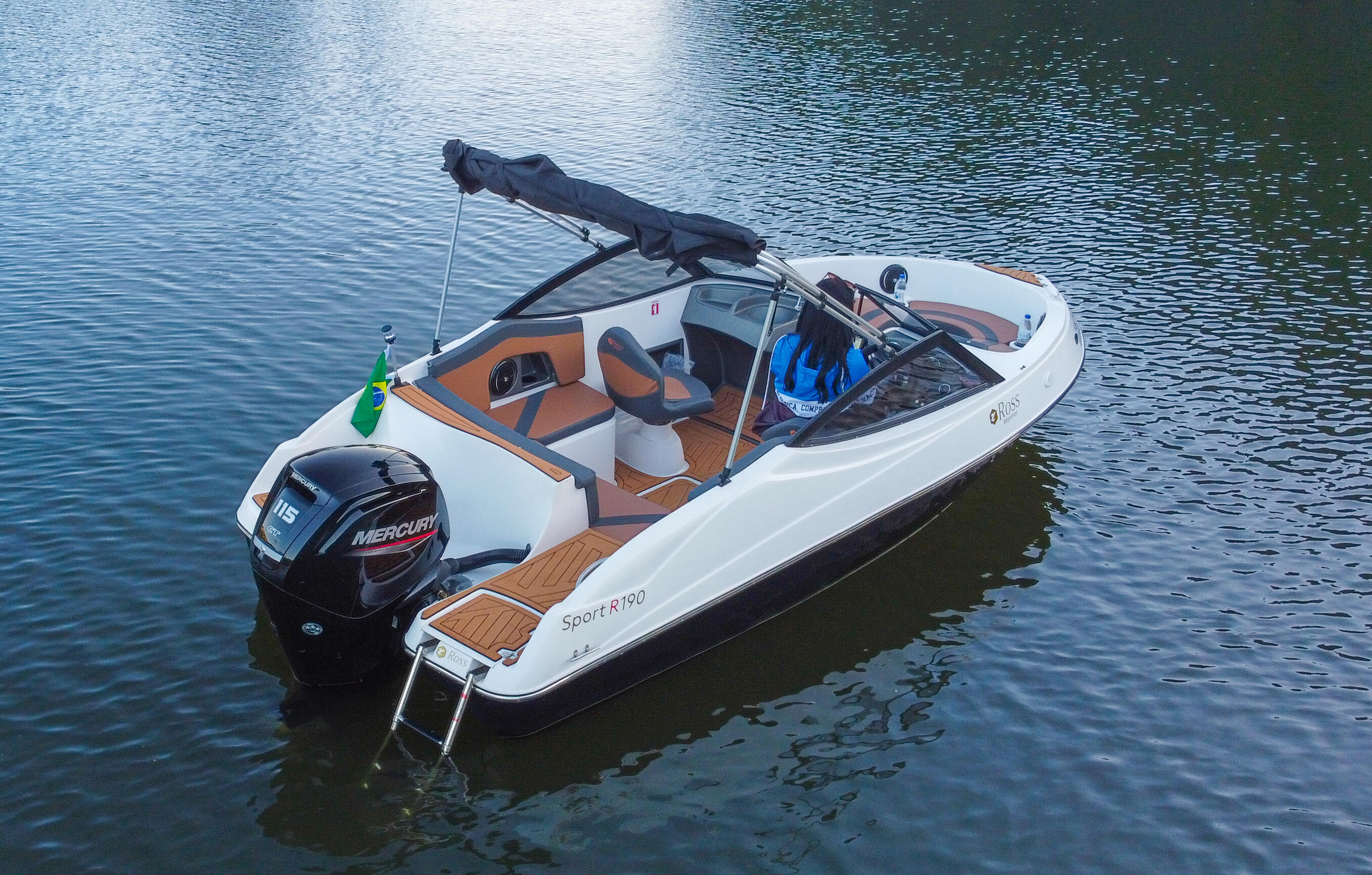 Sport R 190 da Ross Mariner: Desempenho e Versatilidade na água