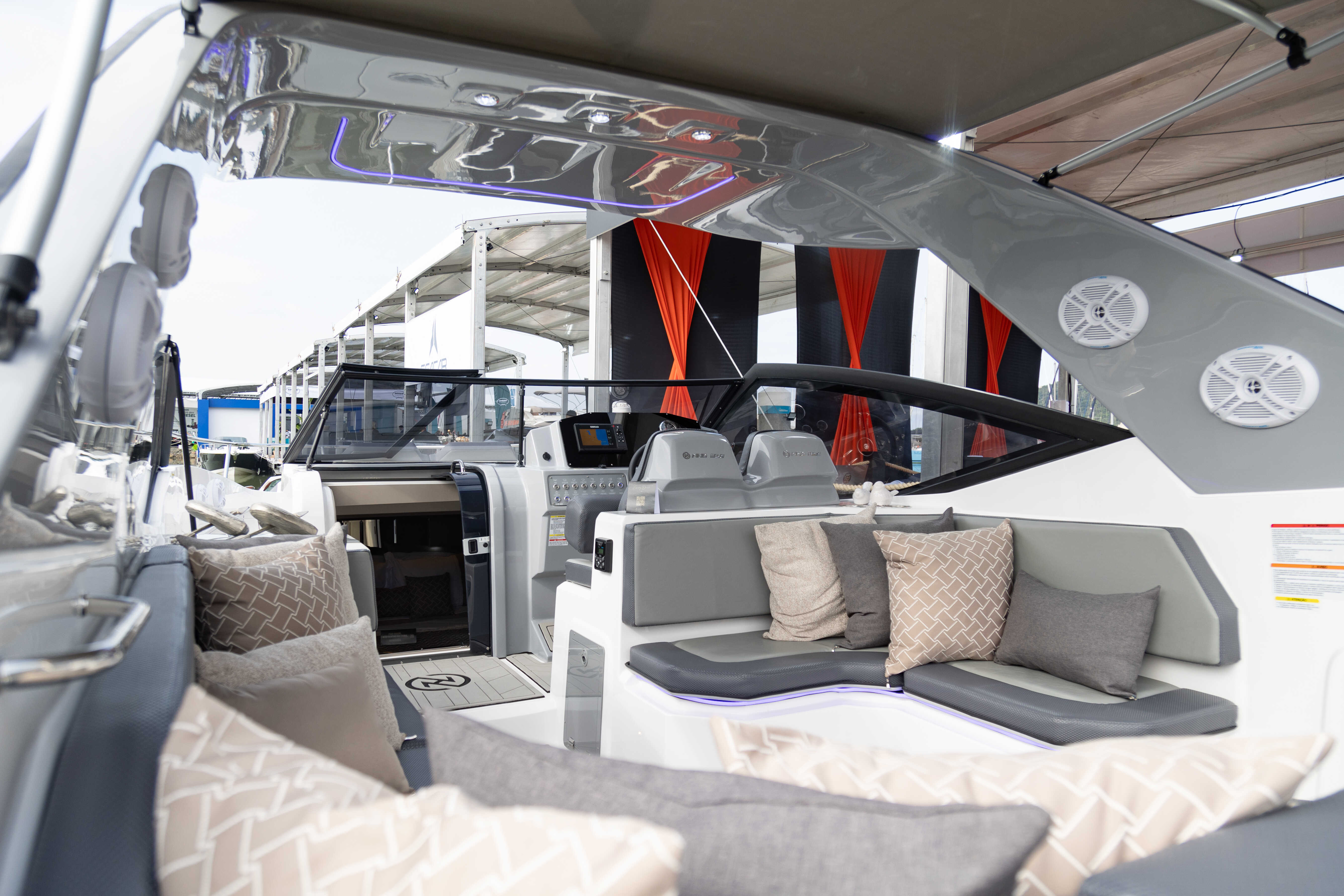 NHD 315 Open Deck: lançamento que une conforto e navegabilidade - Fique ...